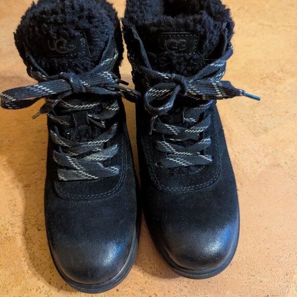 UGG boots 7.5 - Picture 1 of 4